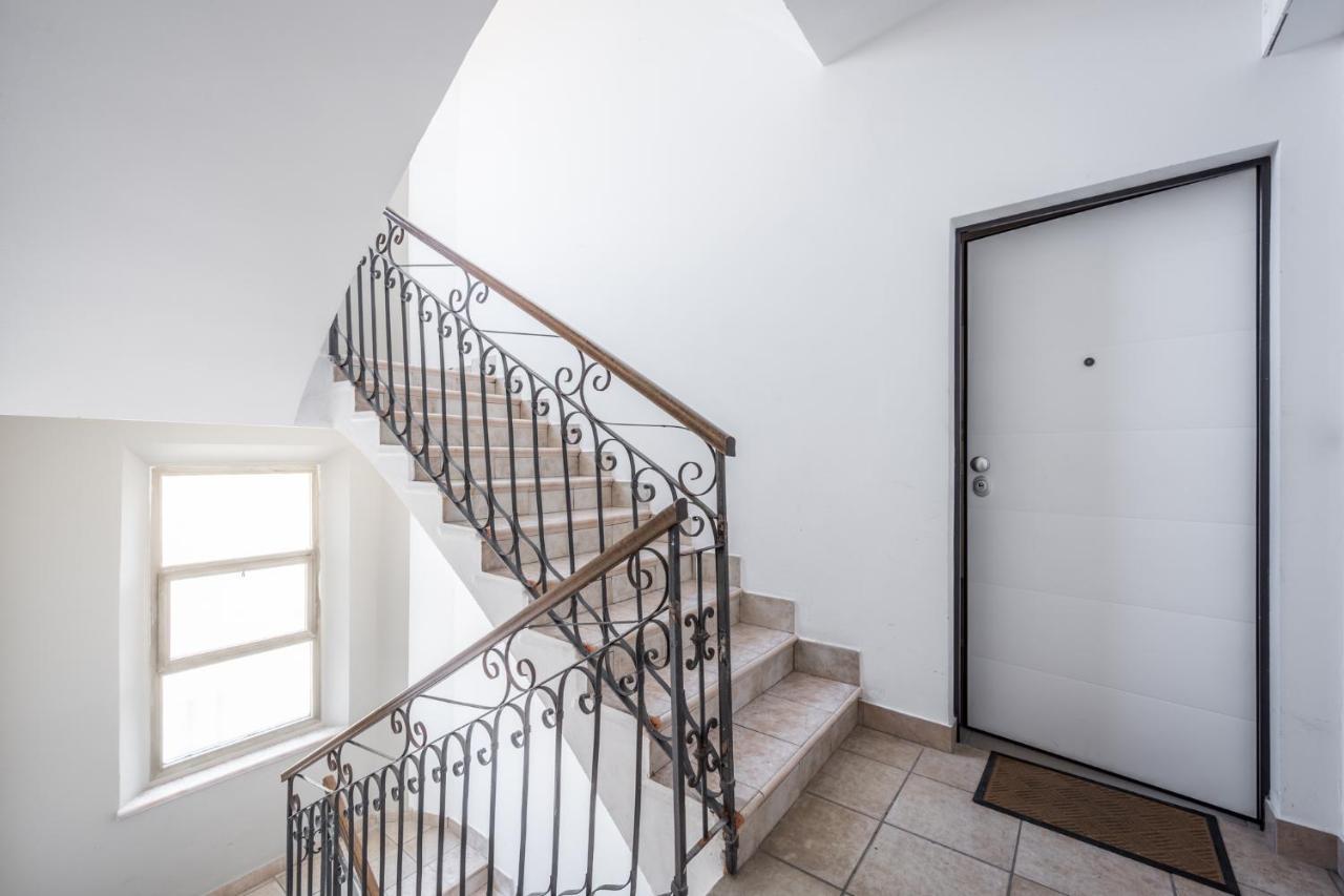 Suite 649 Mono Con Terrazzo Modène Extérieur photo